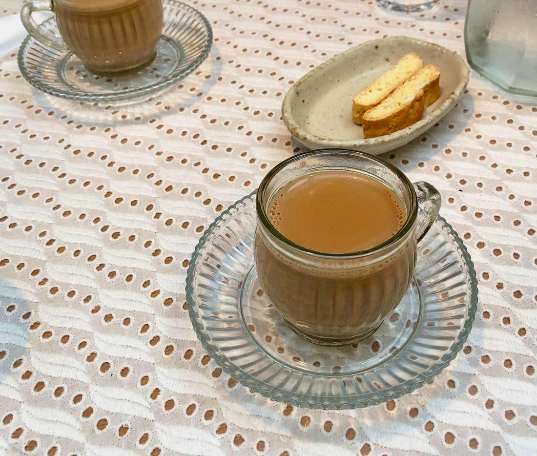 トレンドが数世紀続く時代に生まれたチャイ、旅の軌跡